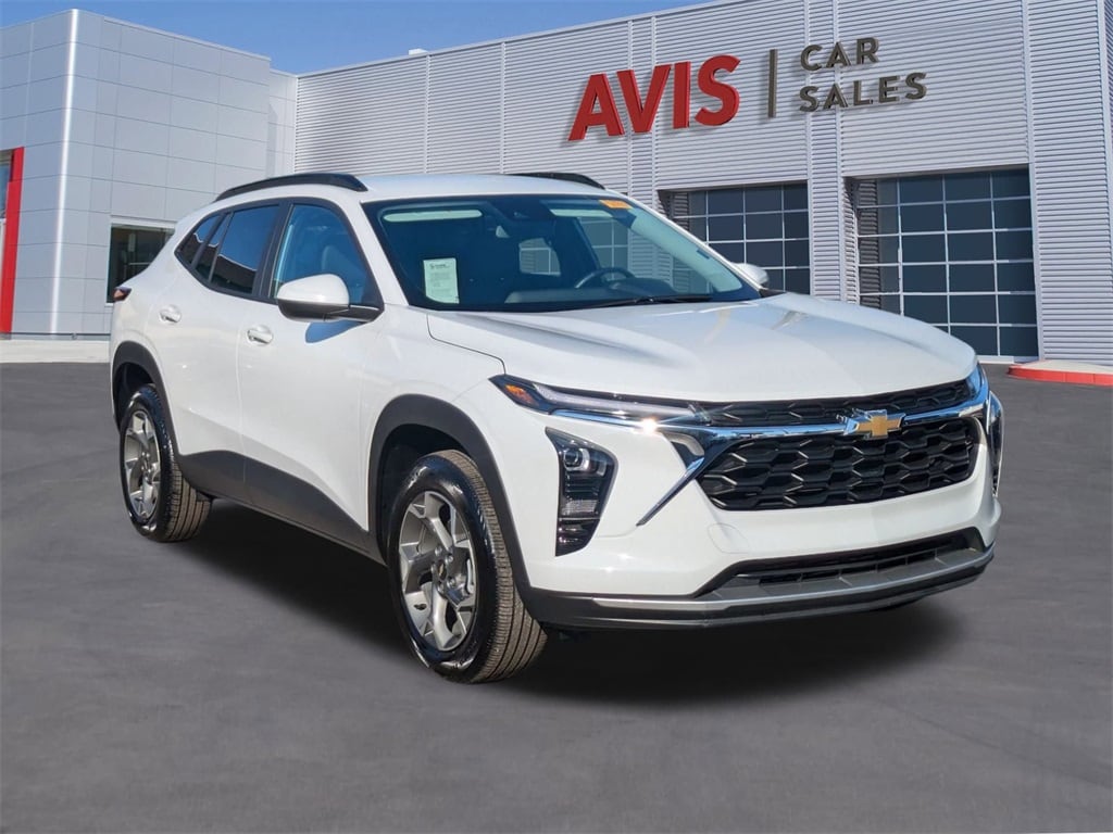 Thumbnail: 2025 Chevrolet Trax - 3