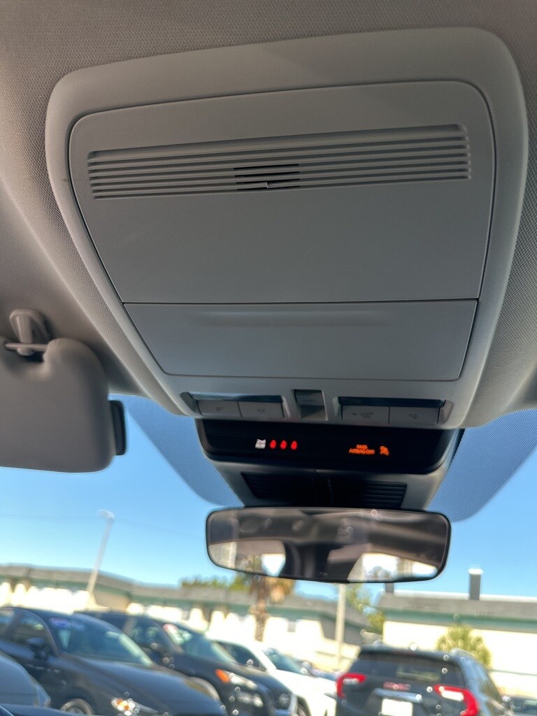 Thumbnail: 2025 Mazda CX-50 - 17