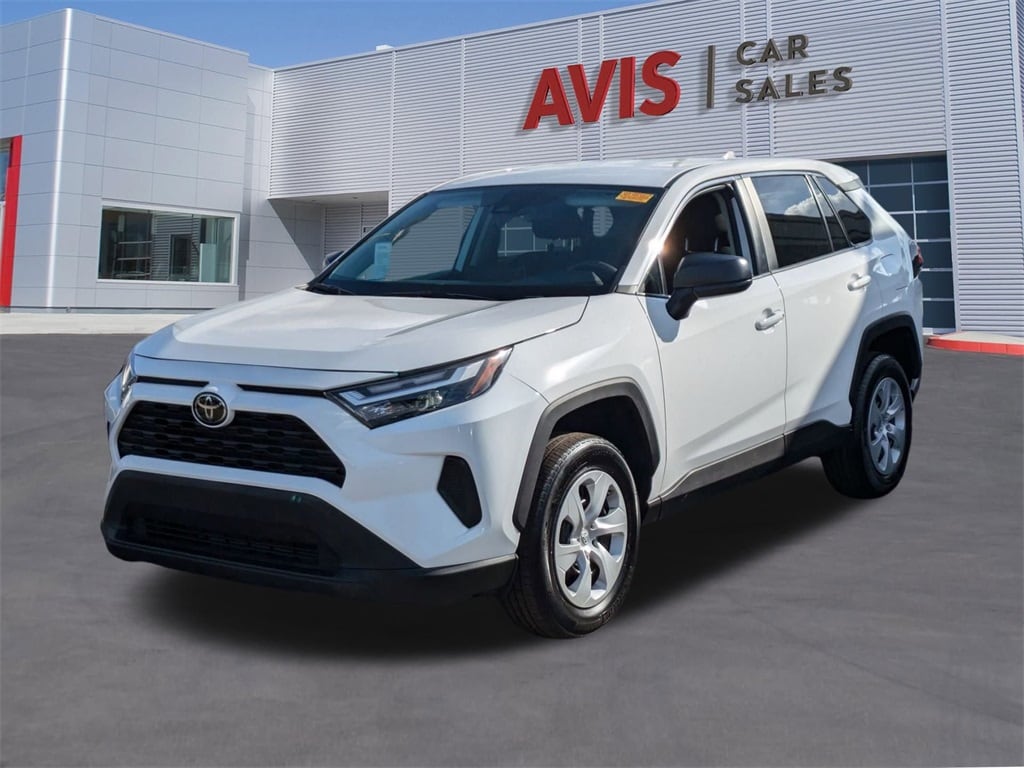 2024 Toyota RAV4 LE's photo