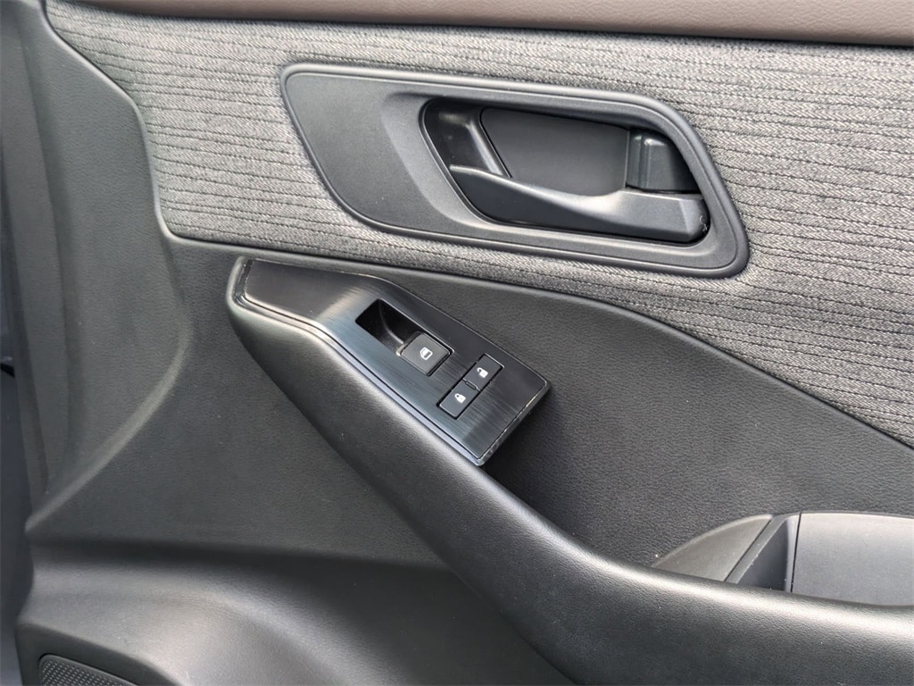 2023 Nissan Rogue S 30