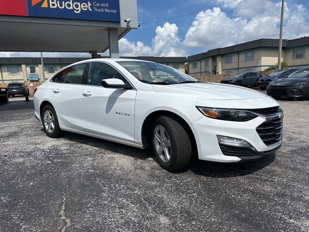 Thumbnail: 2023 Chevrolet Malibu - 3