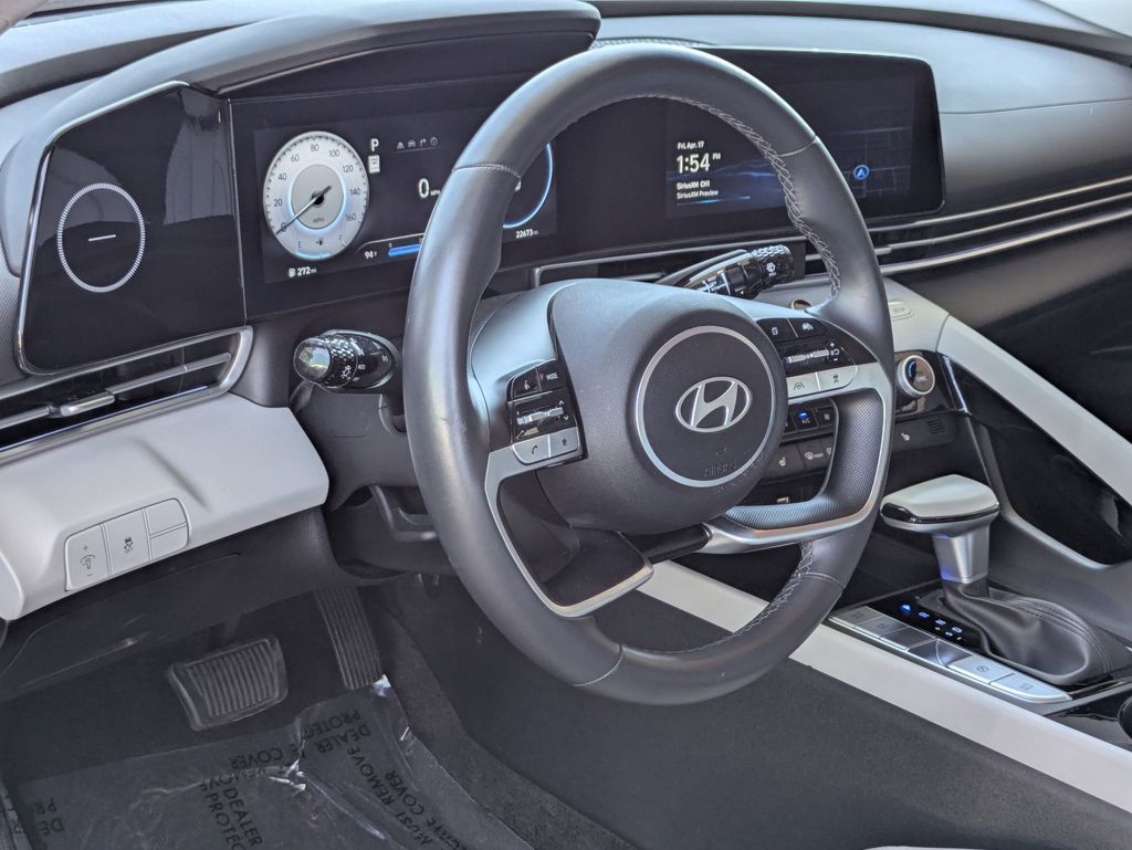 2025 Hyundai Elantra Limited - Photo 14
