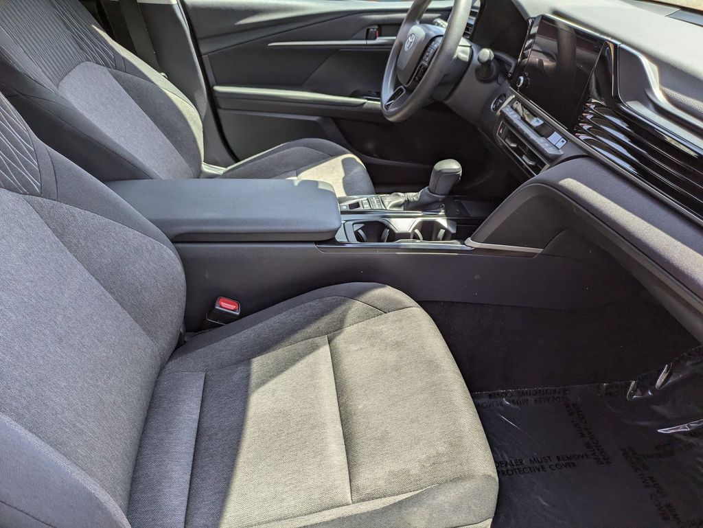 Thumbnail: 2025 Toyota Camry - 31