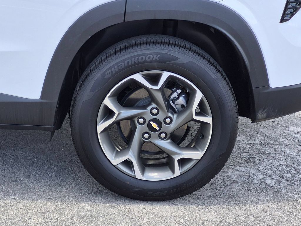 Thumbnail: 2025 Chevrolet Trax - 31