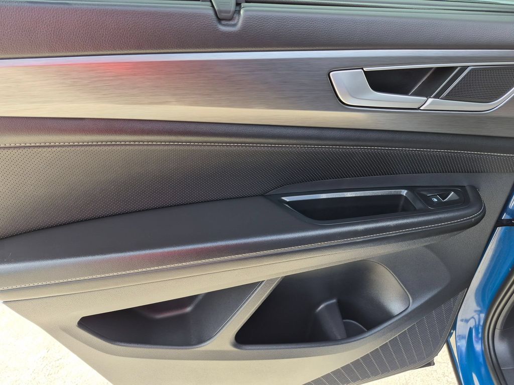 2025 Volkswagen Atlas Cross Sport SE w/Tech - Photo 26