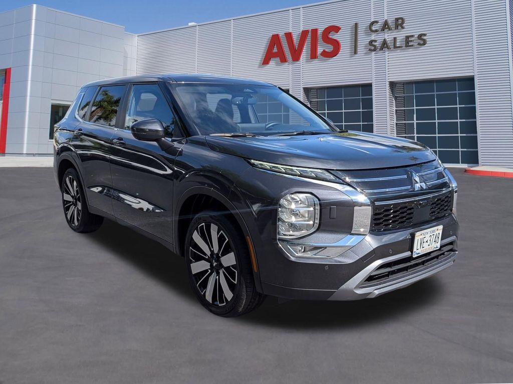 Thumbnail: 2025 Mitsubishi Outlander - 3