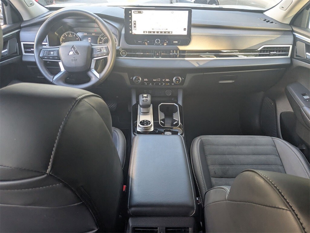 Thumbnail: 2025 Mitsubishi Outlander - 29