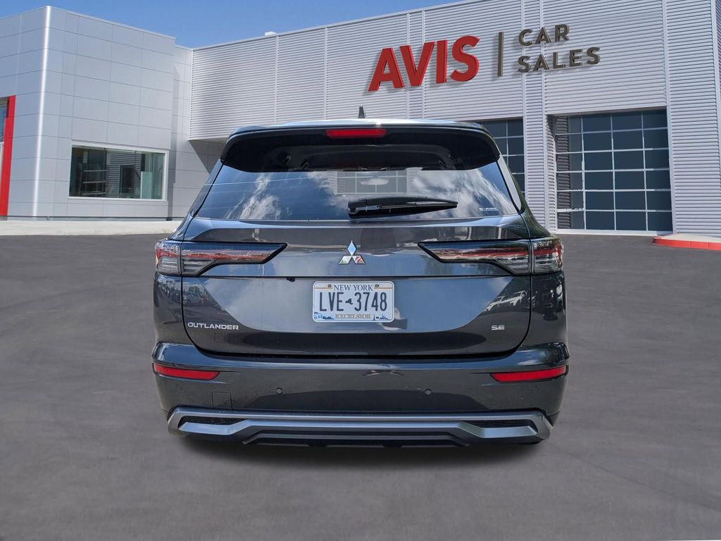 Thumbnail: 2025 Mitsubishi Outlander - 9