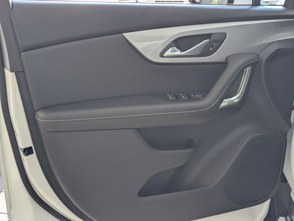 Thumbnail: 2025 Chevrolet Blazer - 9