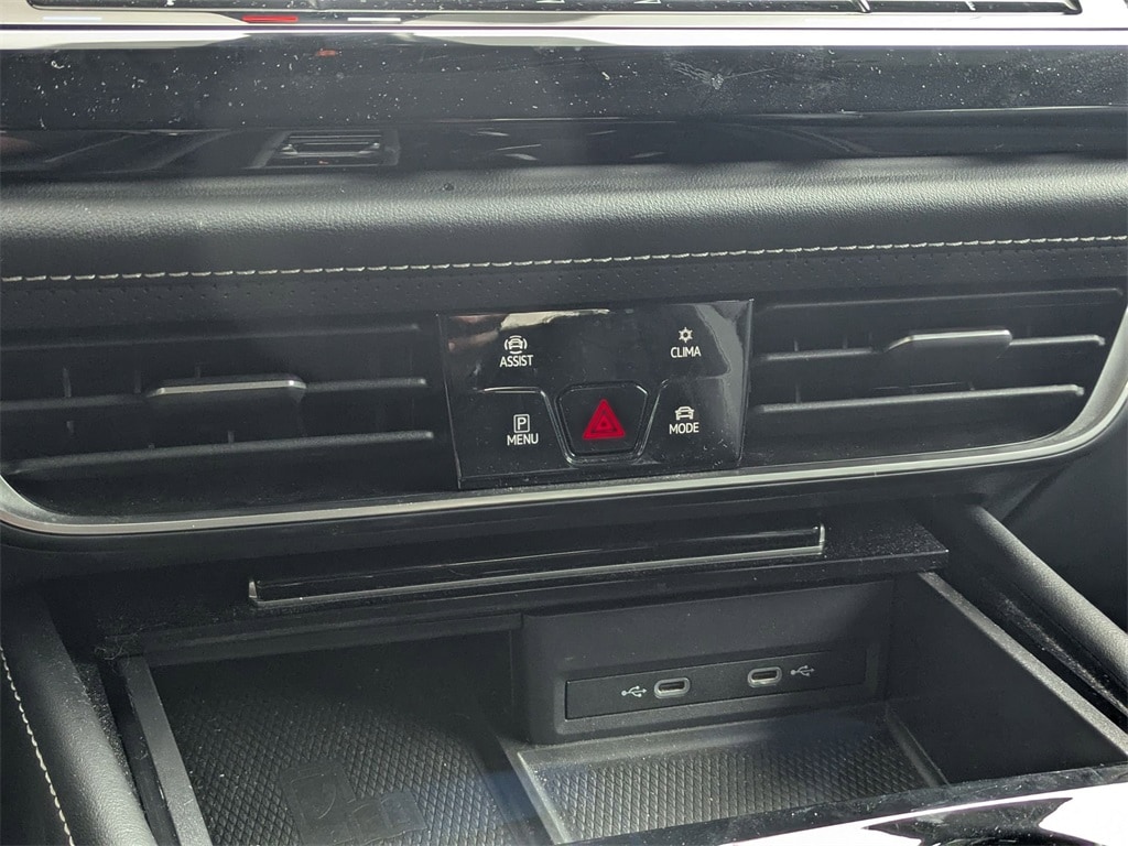 Thumbnail: 2024 Volkswagen Atlas - 17