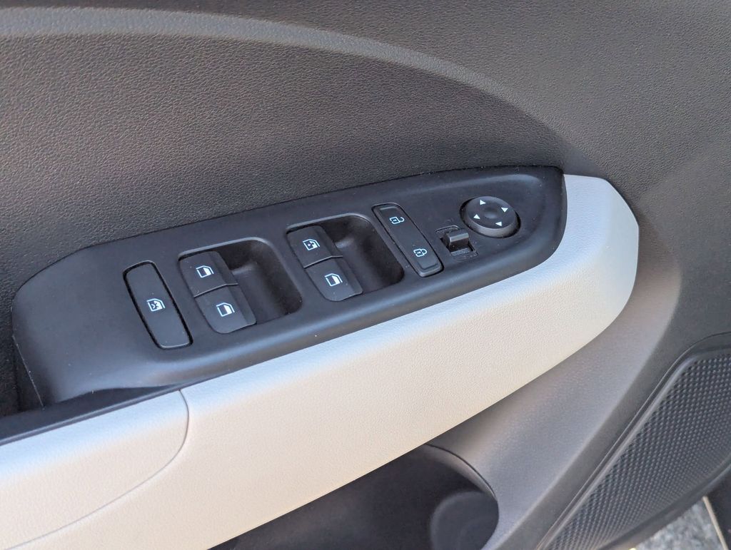 Thumbnail: 2025 Hyundai Venue - 14