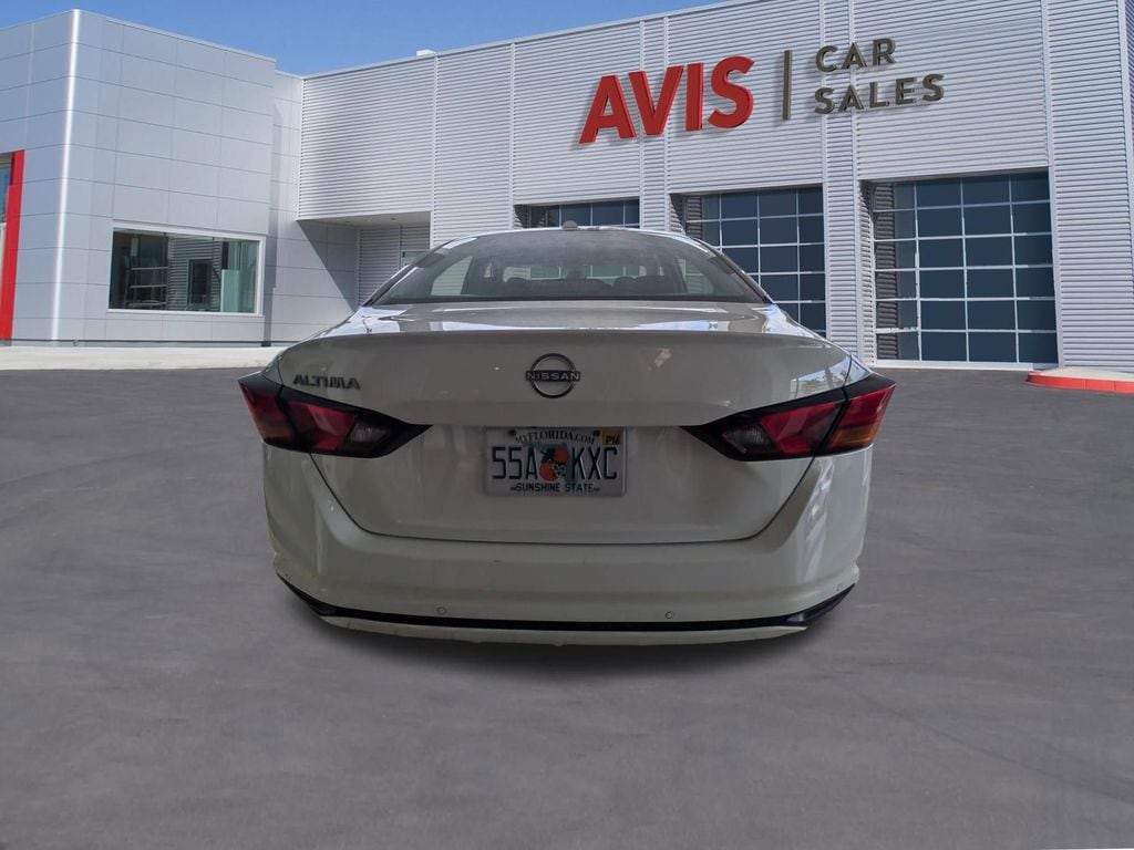 Thumbnail: 2025 Nissan Altima - 9
