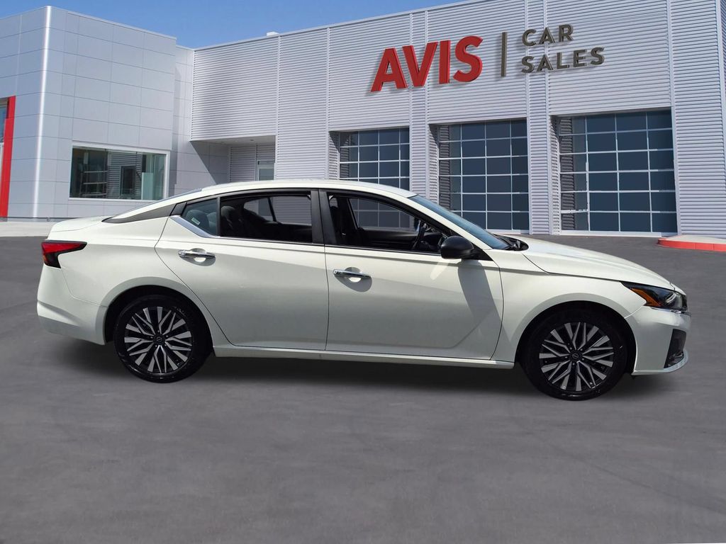Thumbnail: 2025 Nissan Altima - 5