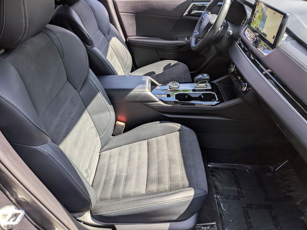 Thumbnail: 2025 Mitsubishi Outlander - 32