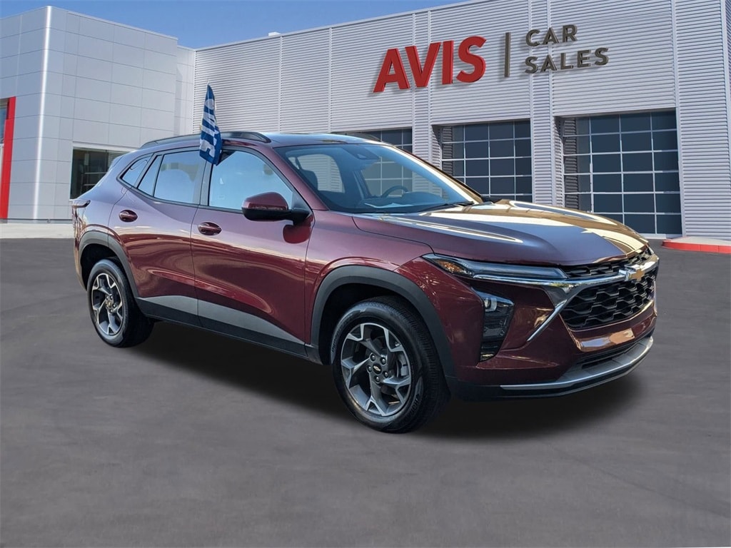 Thumbnail: 2025 Chevrolet Trax - 3