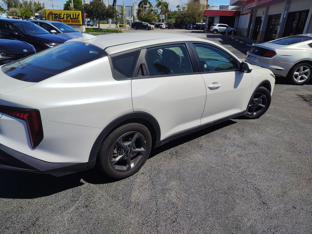 2025 Kia K4 LXS AT's photo