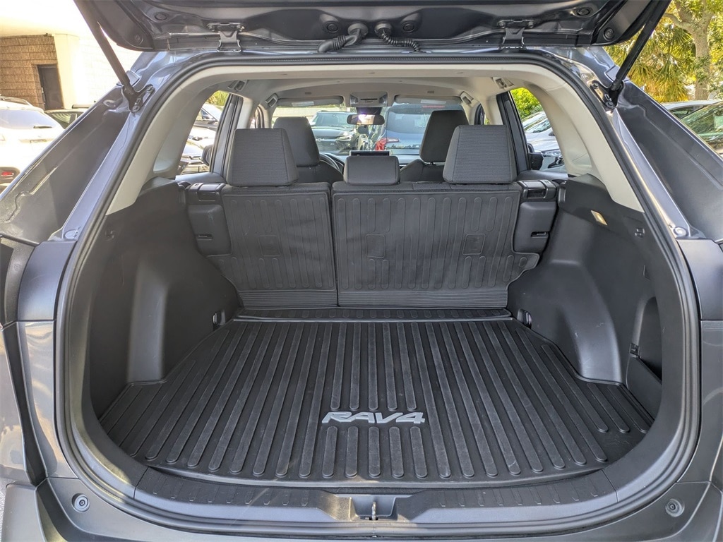 Thumbnail: 2025 Toyota RAV4 - 27