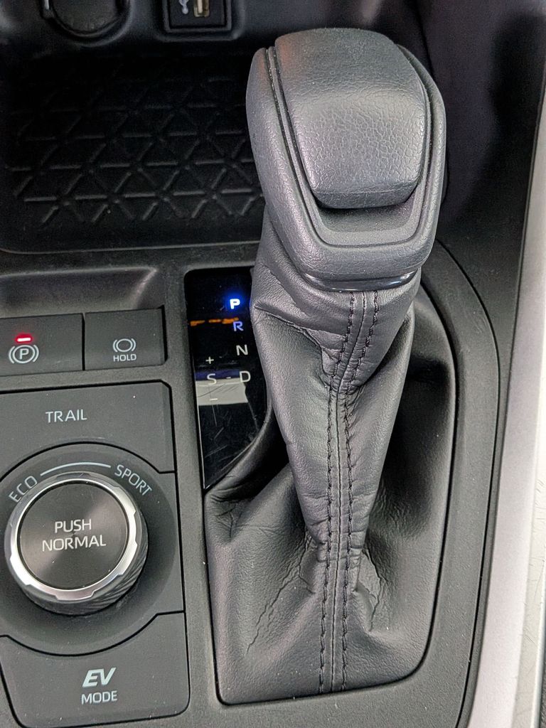 Thumbnail: 2025 Toyota RAV4 - 17