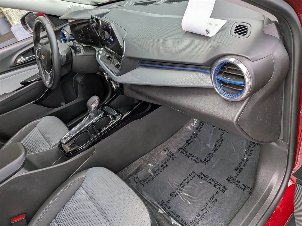 Thumbnail: 2025 Chevrolet Trax - 32