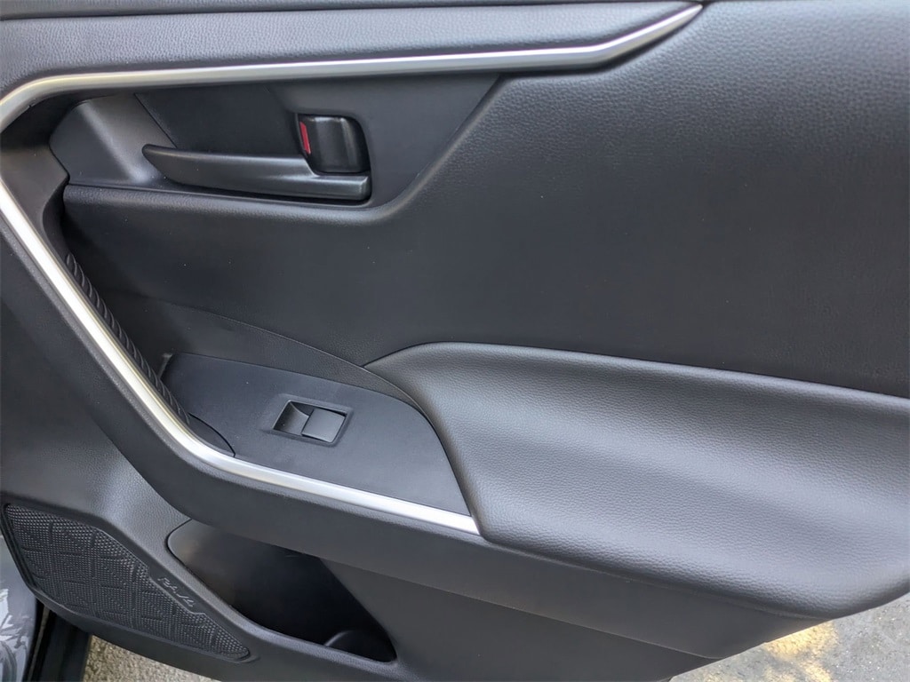 Thumbnail: 2025 Toyota RAV4 - 32