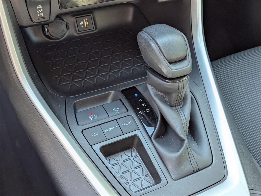 Thumbnail: 2025 Toyota RAV4 - 19