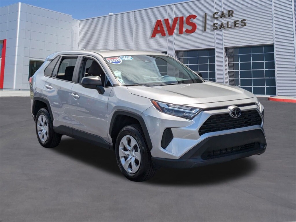 2023 Toyota RAV4 LE photo 3