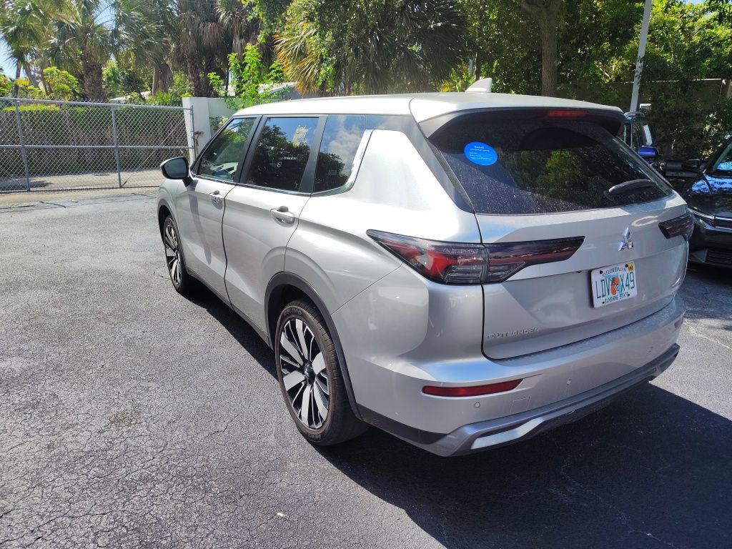Thumbnail: 2025 Mitsubishi Outlander - 9