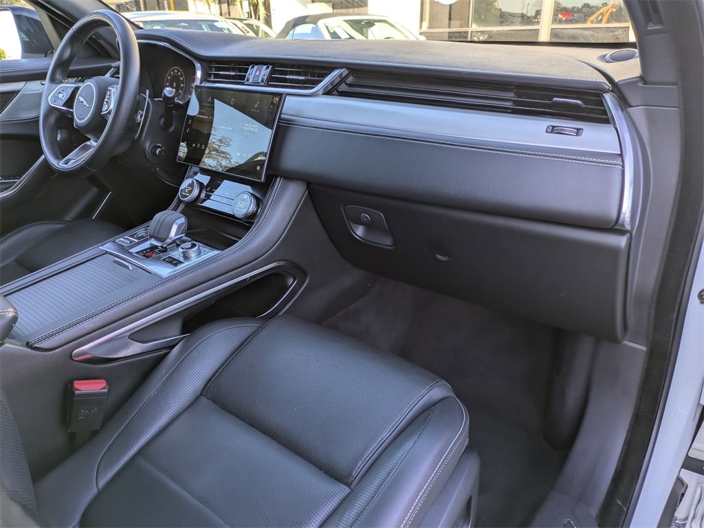 Thumbnail: 2024 Jaguar F-Pace - 28