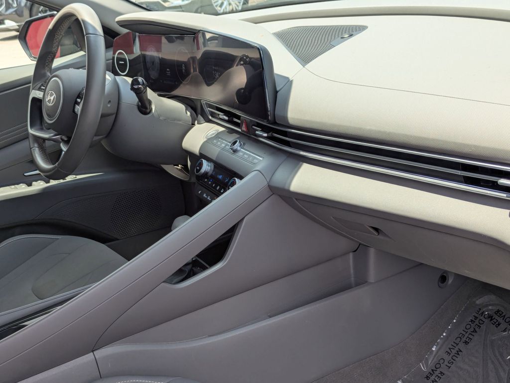 Thumbnail: 2025 Hyundai Elantra - 31