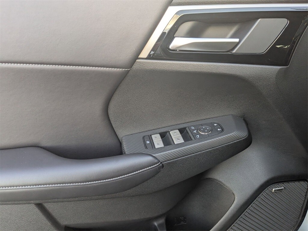 Thumbnail: 2025 Mitsubishi Outlander - 14