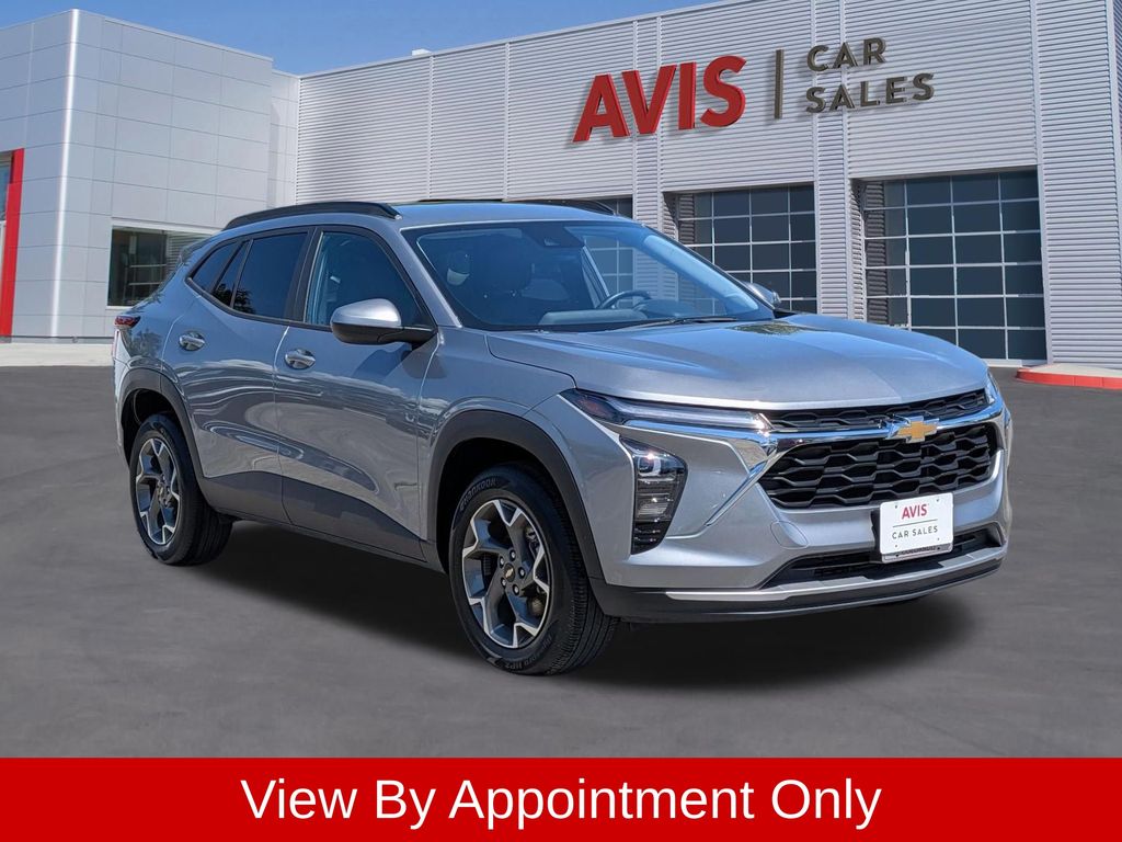 Thumbnail: 2025 Chevrolet Trax - 3