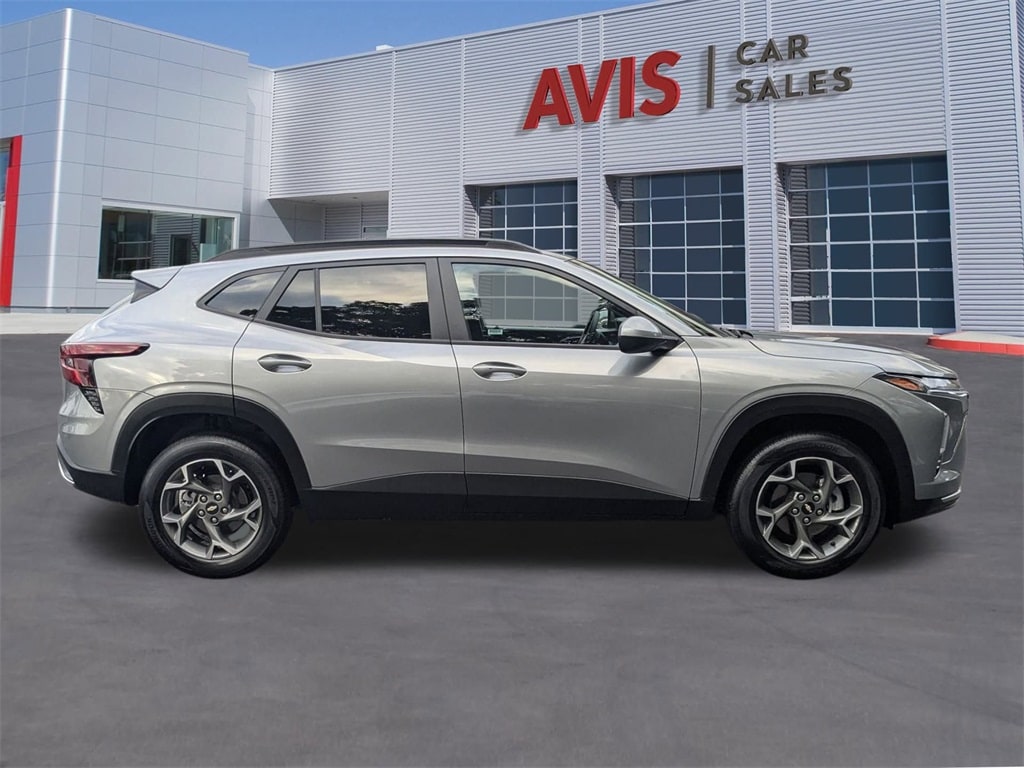 Thumbnail: 2025 Chevrolet Trax - 5