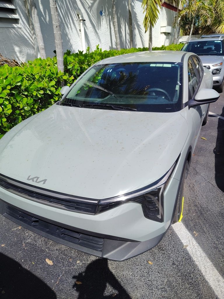 2025 Kia K4 LXS AT's photo