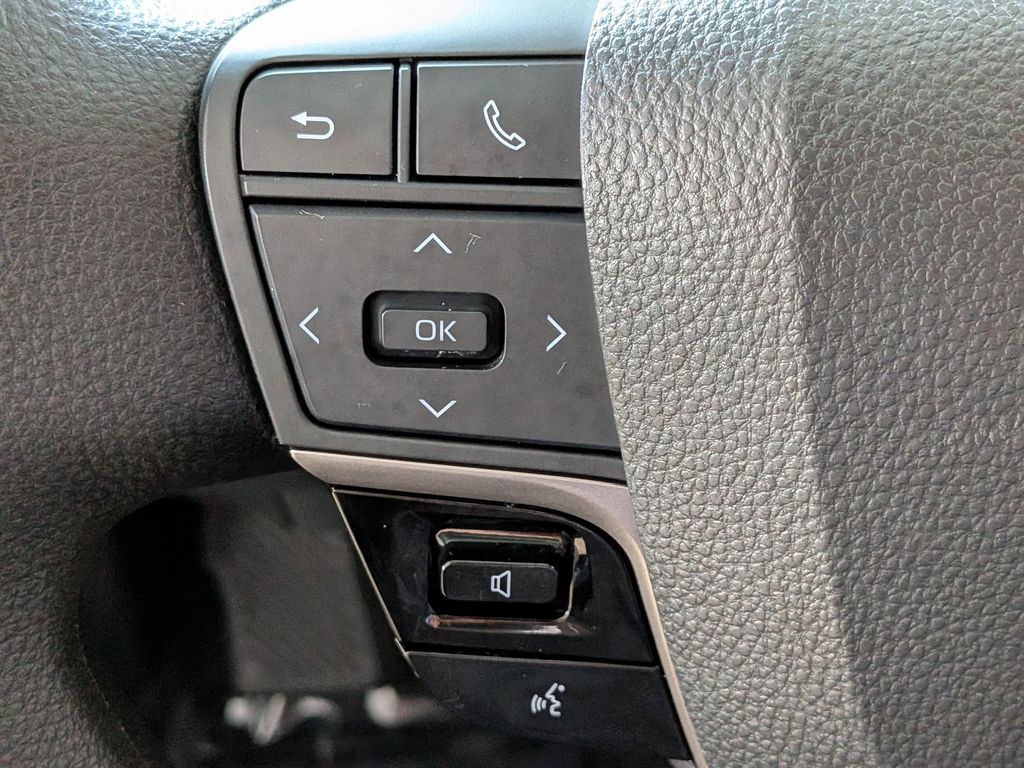 Thumbnail: 2025 Toyota Camry - 25