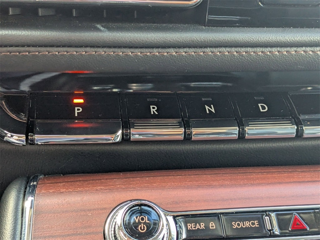 Thumbnail: 2023 Lincoln Aviator - 17