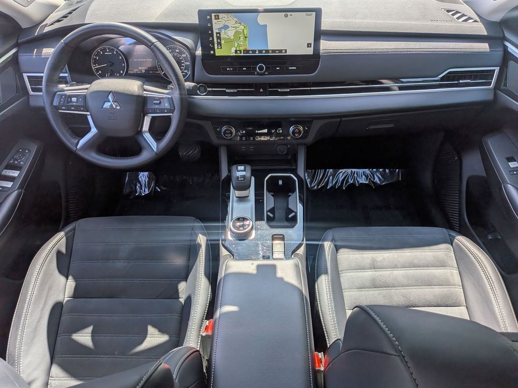 Thumbnail: 2025 Mitsubishi Outlander - 30