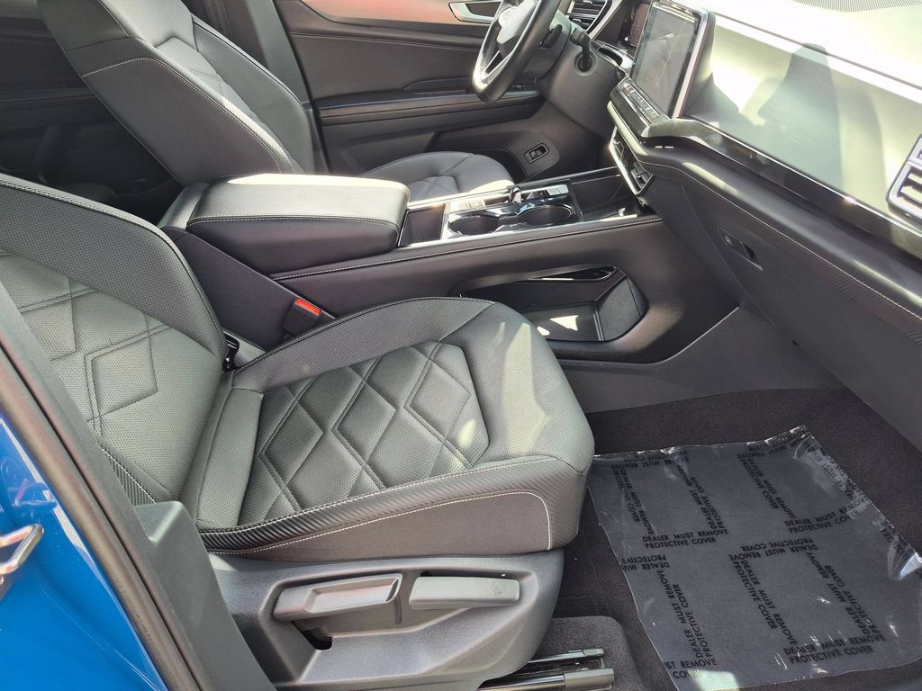 2025 Volkswagen Atlas Cross Sport SE w/Tech - Photo 30