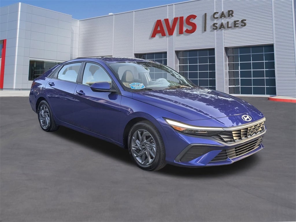 2024 Hyundai Elantra SEL photo 3