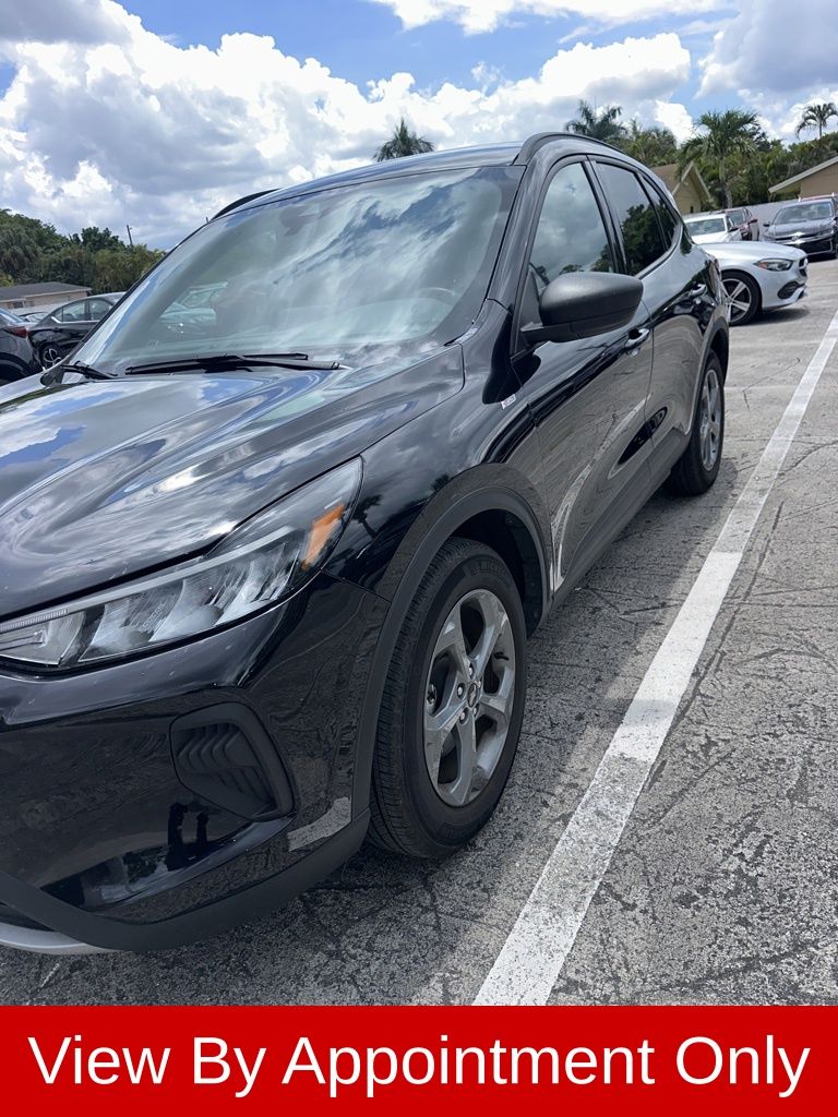 2025 Ford Escape ST-Line FWD's photo