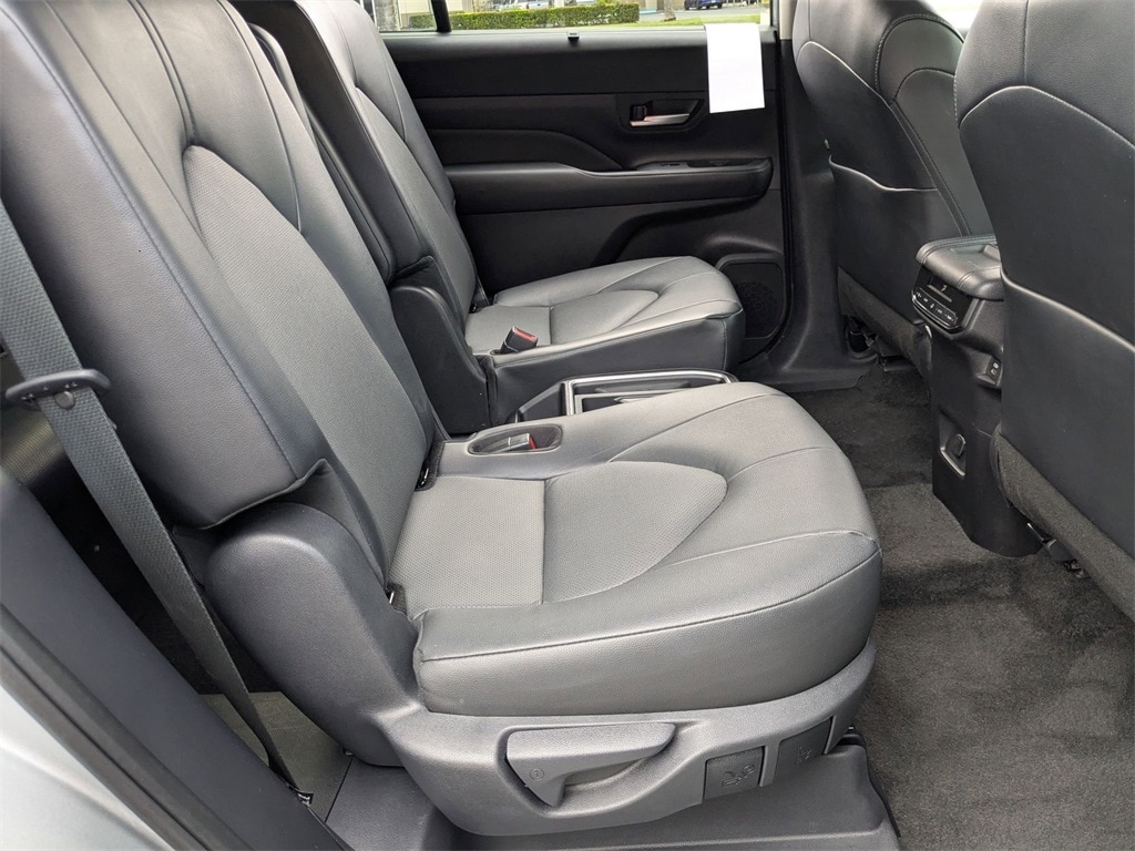 Thumbnail: 2025 Toyota Grand Highlander - 30