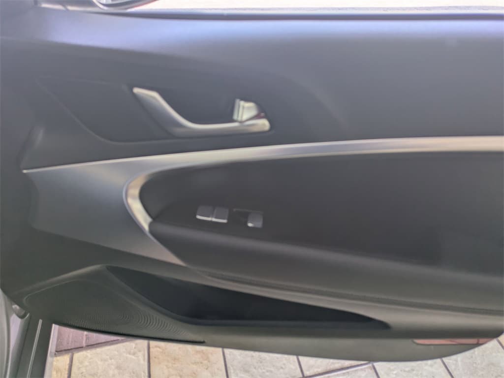 Thumbnail: 2021 Genesis G70 - 32