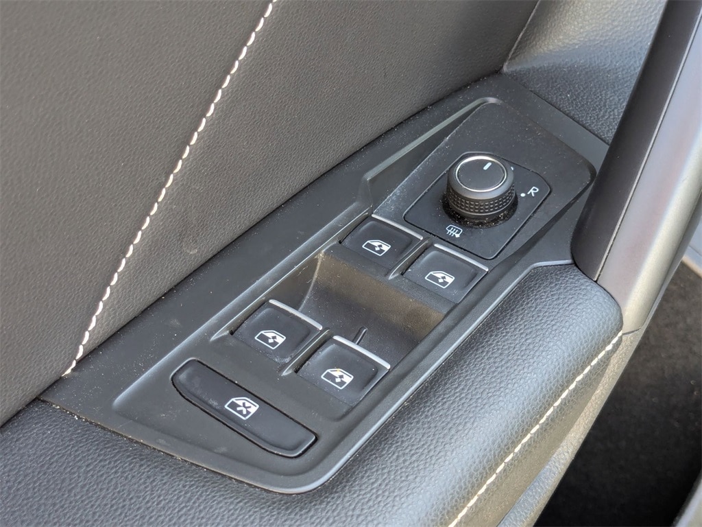 Thumbnail: 2024 Volkswagen Tiguan - 16