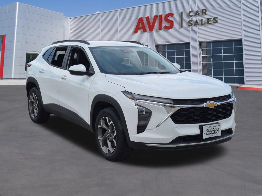 Thumbnail: 2025 Chevrolet Trax - 3