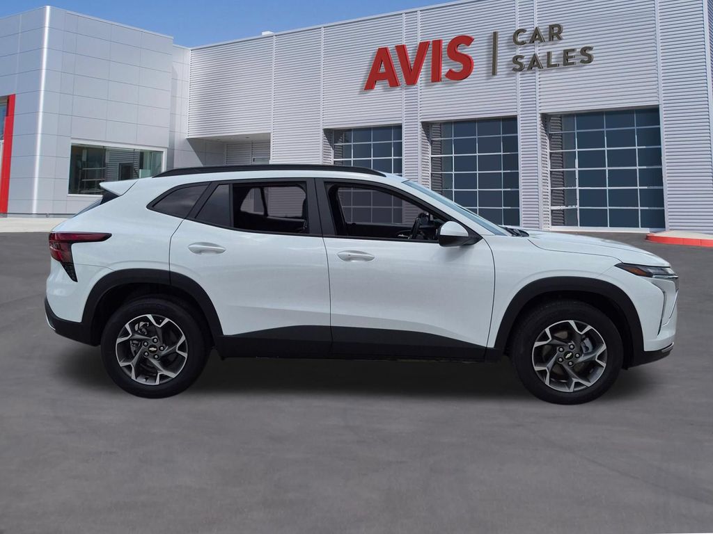 Thumbnail: 2025 Chevrolet Trax - 5