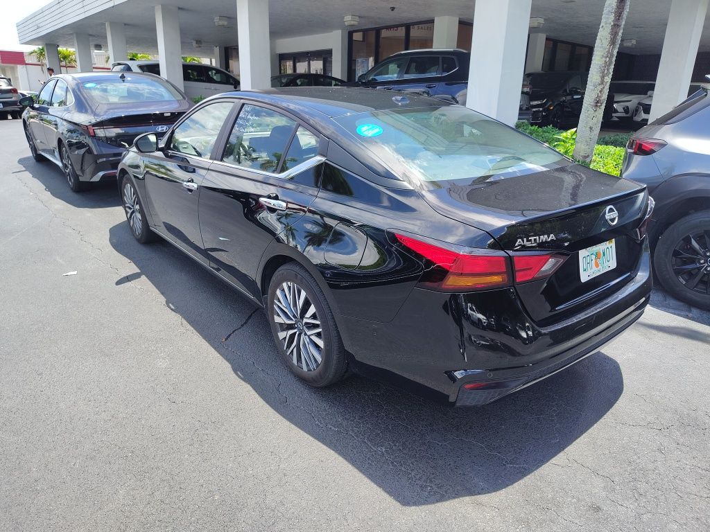 Thumbnail: 2025 Nissan Altima - 9