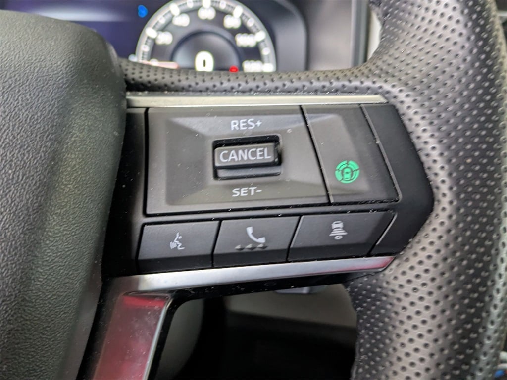 Thumbnail: 2023 Mitsubishi Outlander - 15