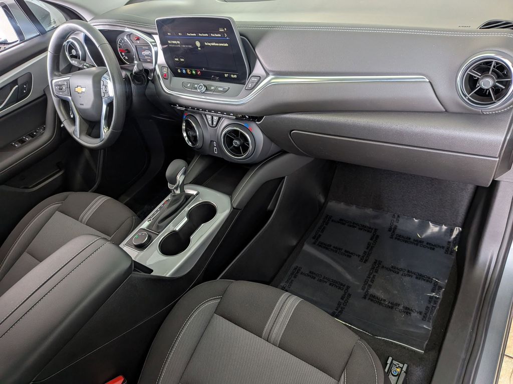 Thumbnail: 2025 Chevrolet Blazer - 31
