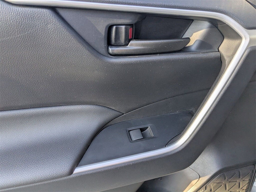 Thumbnail: 2025 Toyota RAV4 - 22