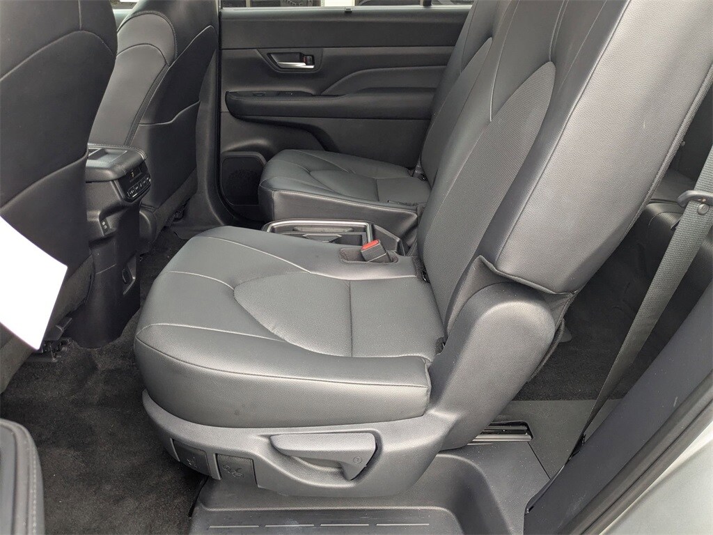 Thumbnail: 2025 Toyota Grand Highlander - 21