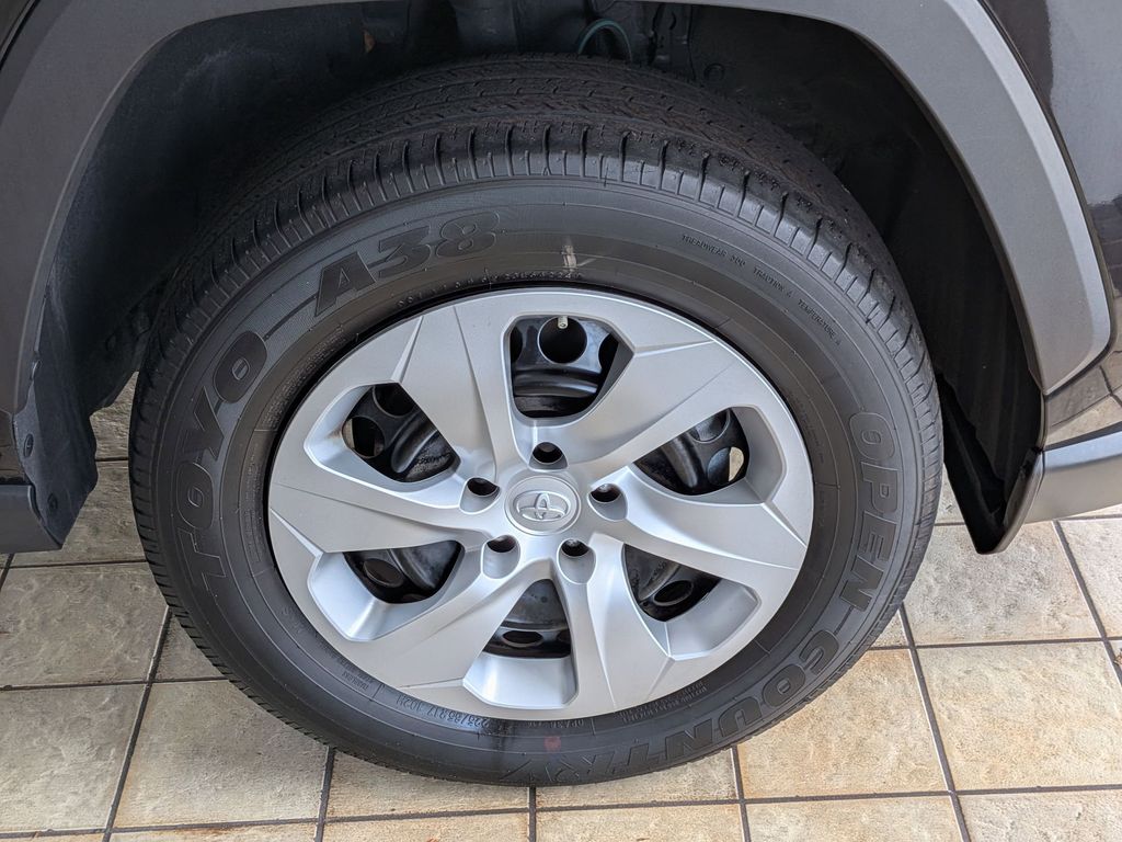 Thumbnail: 2025 Toyota RAV4 - 33